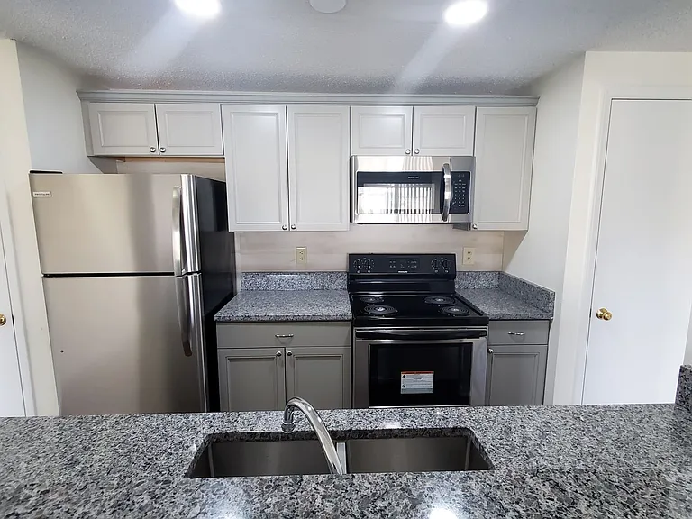 1610 Arlyn Cir #M — Photo 7