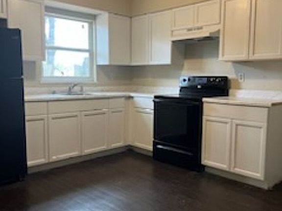 3rd image of 1731 Birchwood Cir APT 1