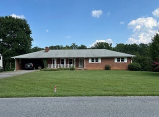 5305 Belews Creek Rd, Walkertown, NC 27051