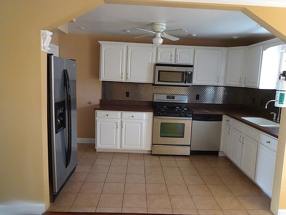Kitchen w/ all appliances