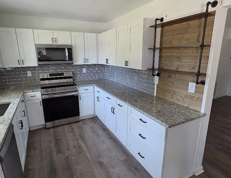 Nice upgraded modern kitchen