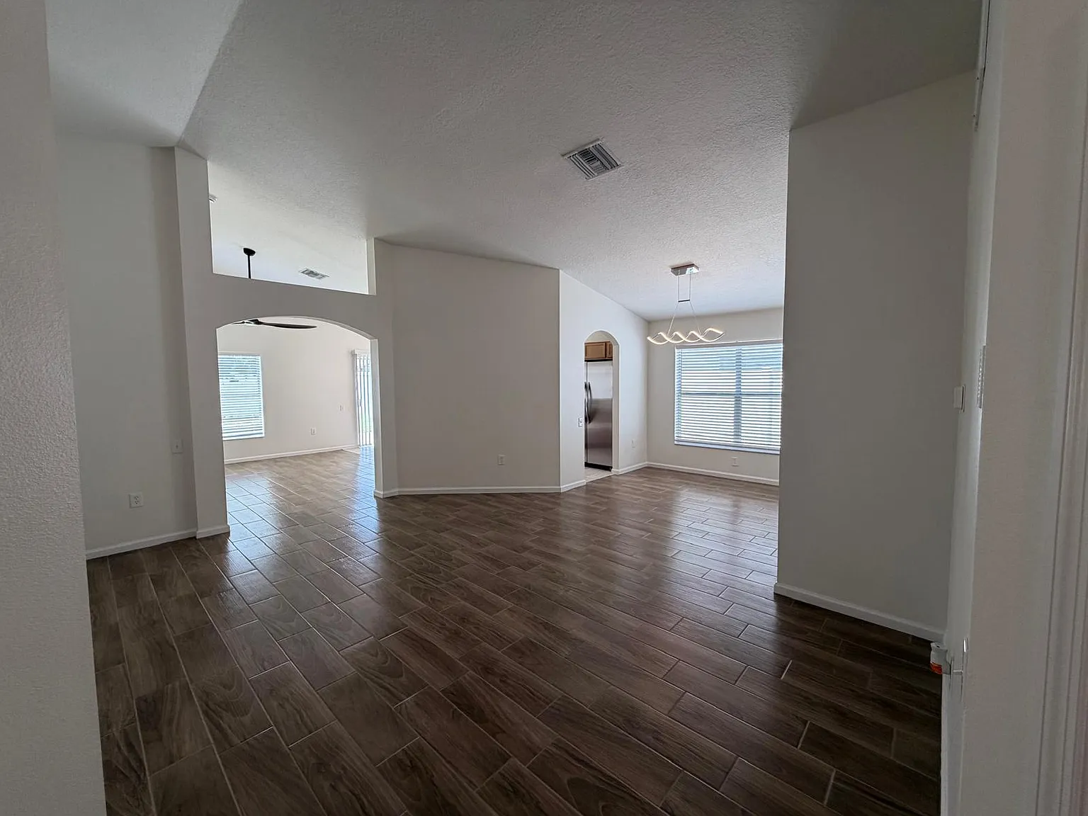 3 bed, 1498 sqft, $2,400 — Photo 3