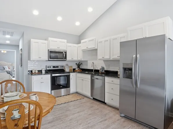 741 Kings Ln #B-9, Tullahoma, TN 37388