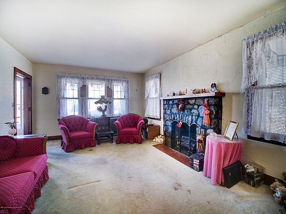 4th image of 450 College Ave