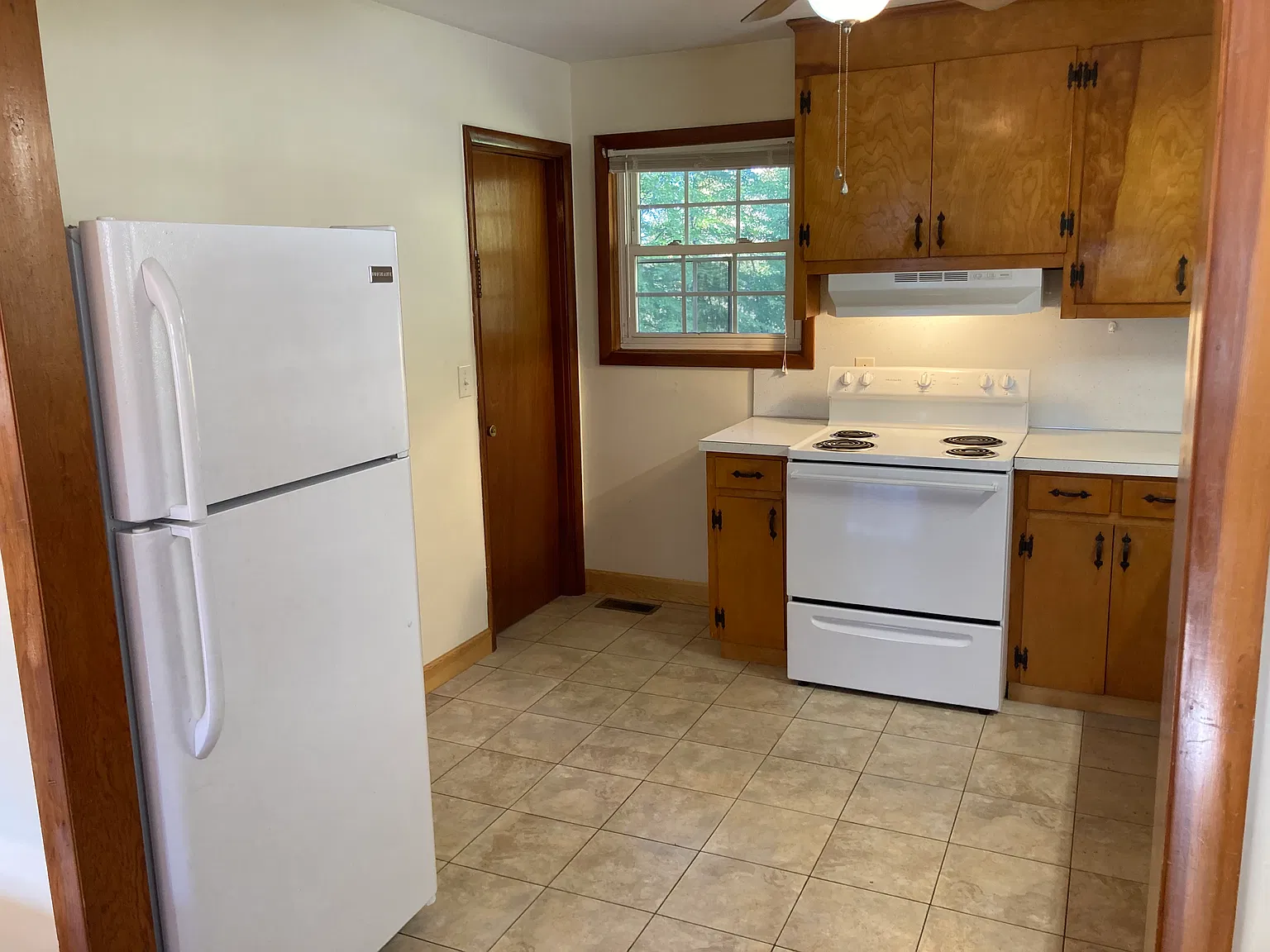 2 bed, 800 sqft, $1,300 — Photo 3