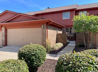 876 Greenview Ct, Rochester, MI 48307