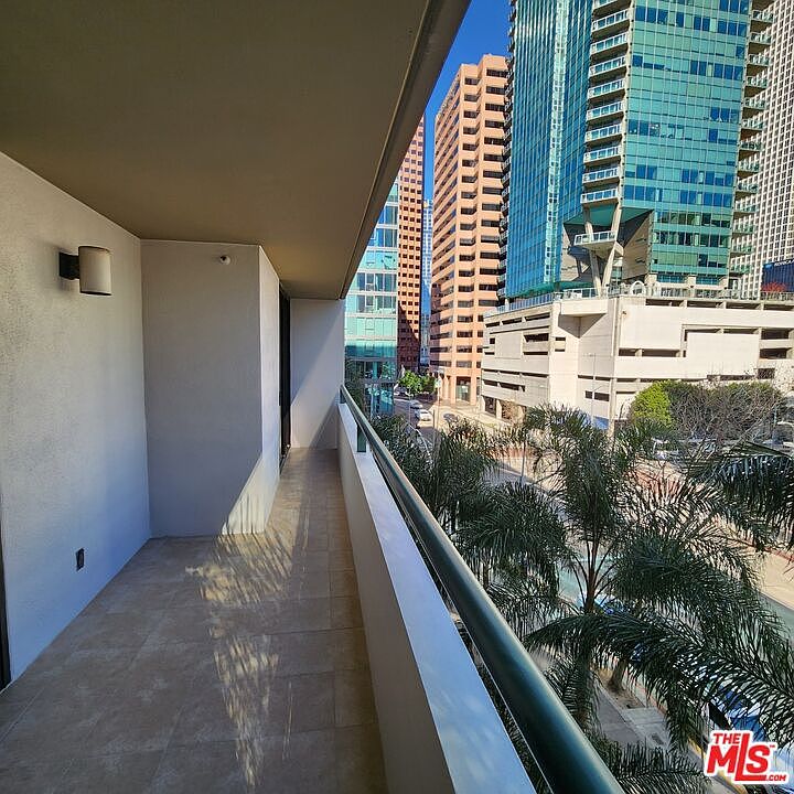 1st image of 600 W 9th St APT 505