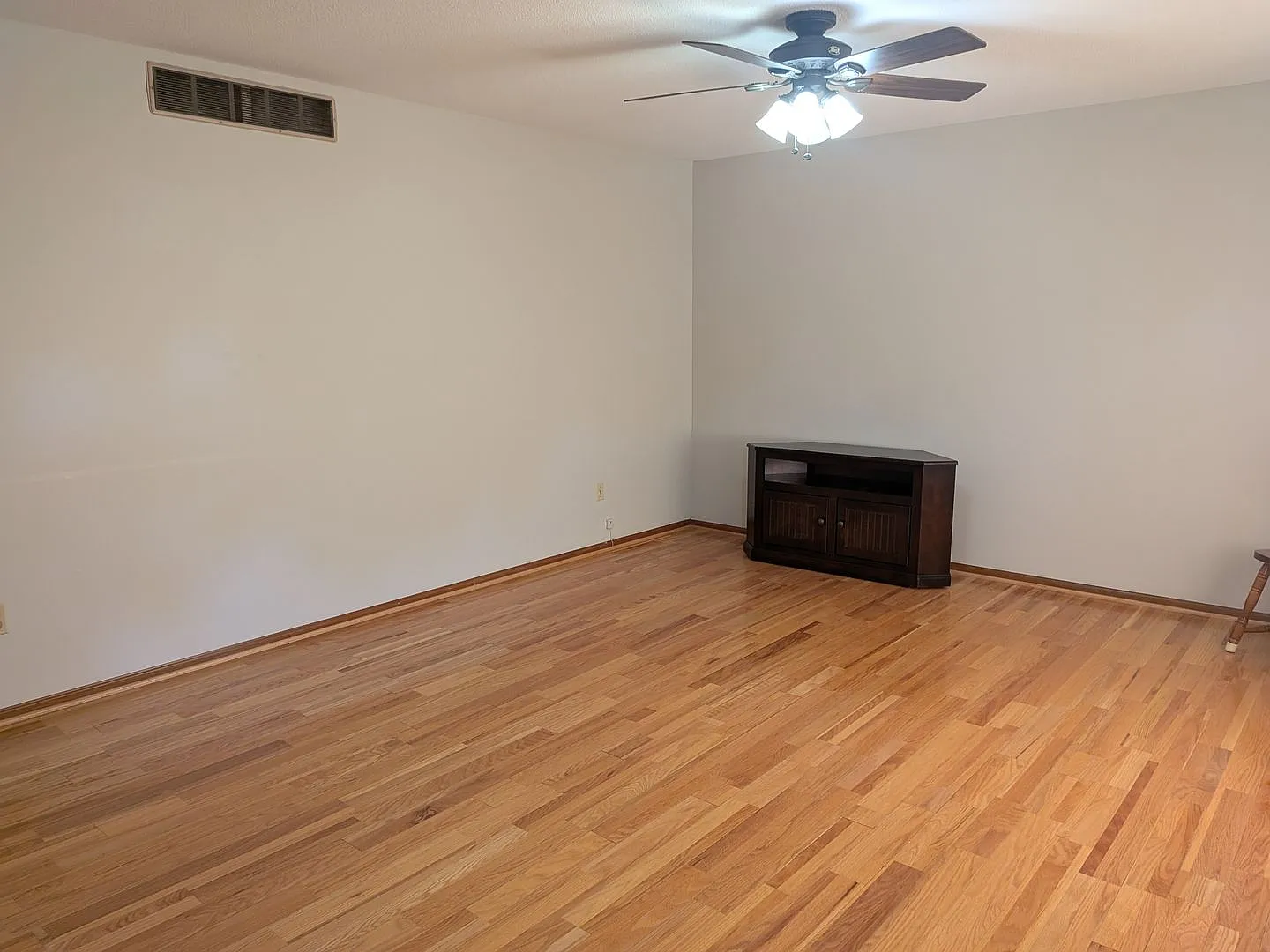 Very cool 4 Bed 3 Bath House — Photo 4