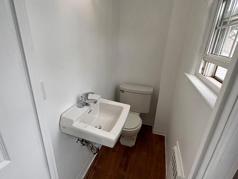 34 Edgewood Rd — Photo 8