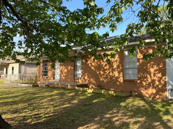 4 Crest Ln, North Little Rock, AR 72120