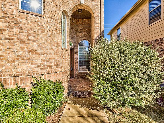3rd image of 2717 Tangerine Ln