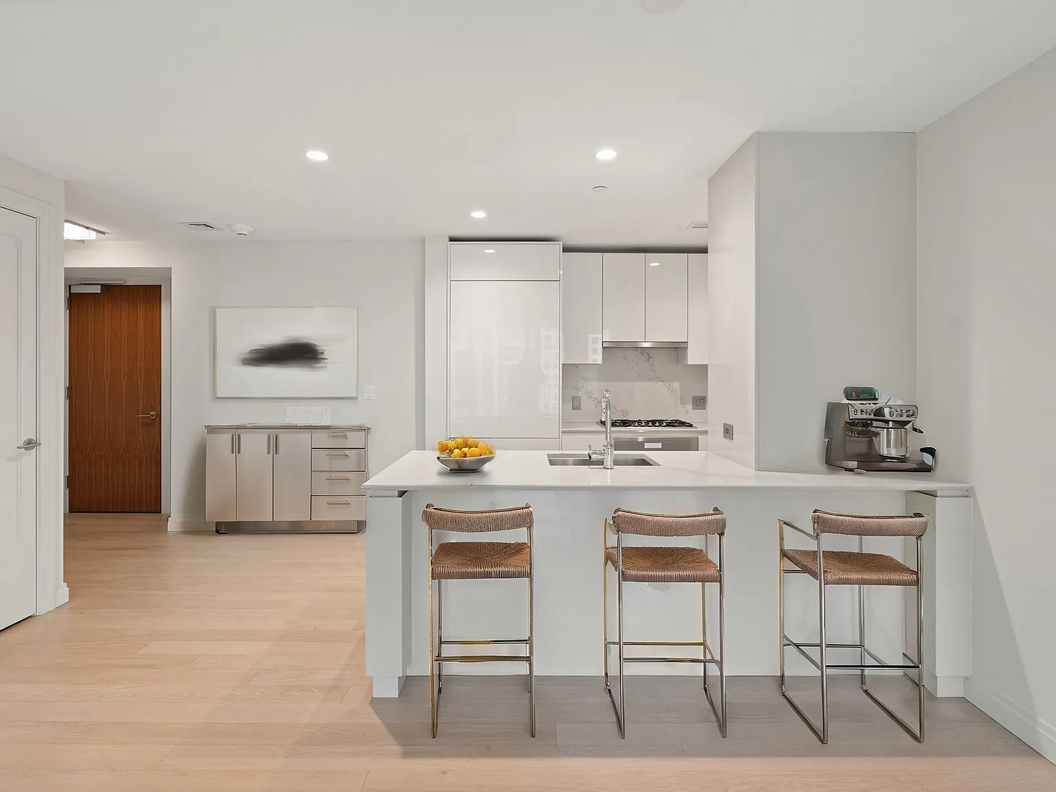 2 bed, 1200 sqft, $9,600 — Photo 3
