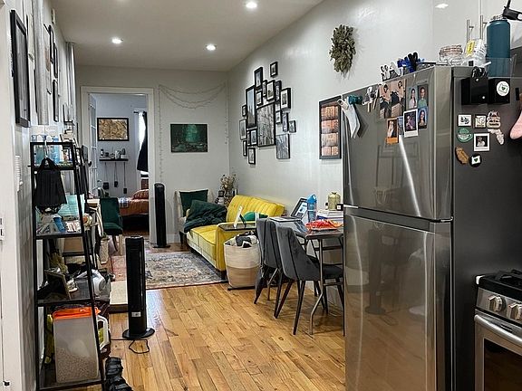 2nd image of 197 Irving Ave APT 3