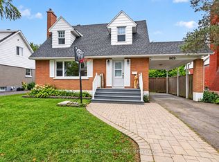 869 Chapman Blvd, Ottawa, ON K1G1V1
