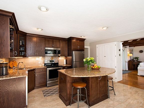 2nd image of 64 Mill Pond Ln