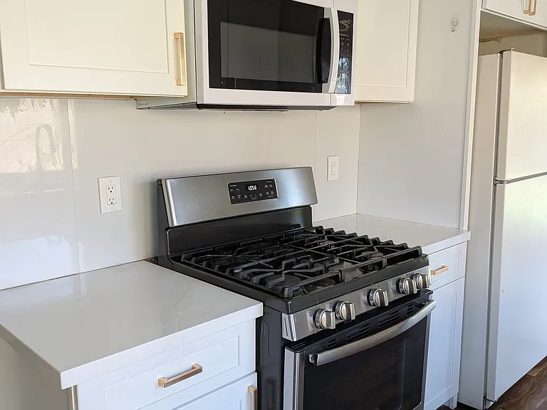 919 Milane Ln — Photo 8