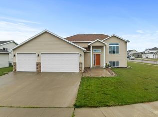 3425 8th St NE, Minot, ND 58703