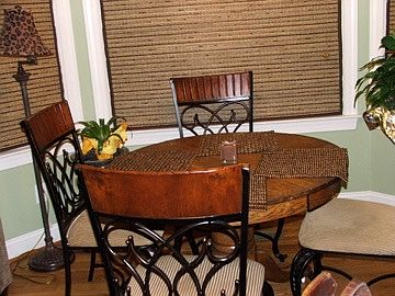 Breakfast room-bay window
