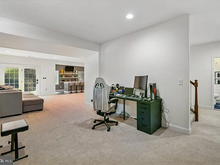 743 Seneca Dr — Photo 34
