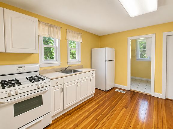 2nd image of 18 Radcliffe Rd #1