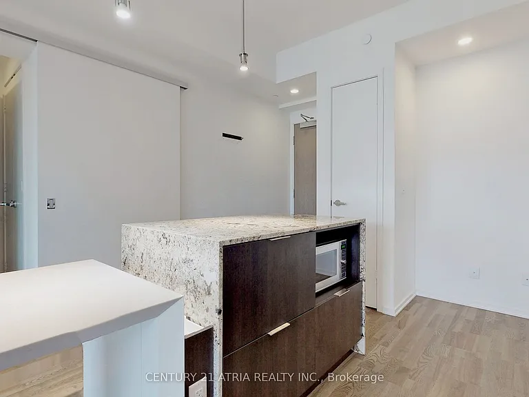 1 Bloor St E #3912 — Photo 4