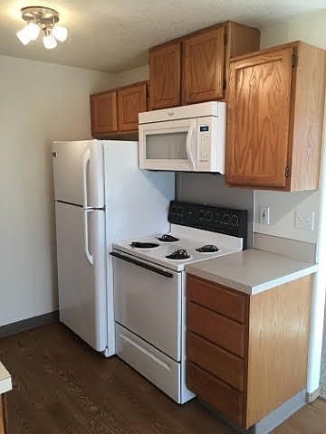 1st image of 1020 SE Parkcrest Ave