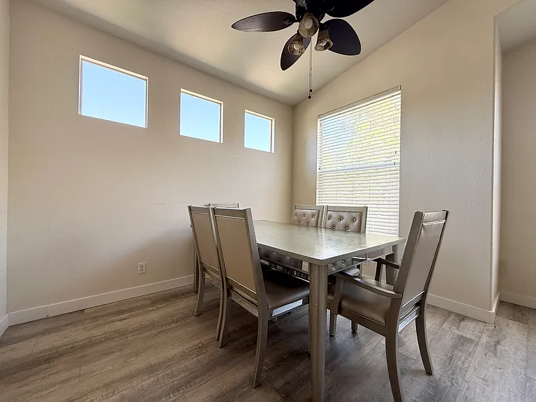 801 Maplewood — Photo 11