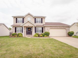 946 Holyoke Dr, O'Fallon, IL 62269