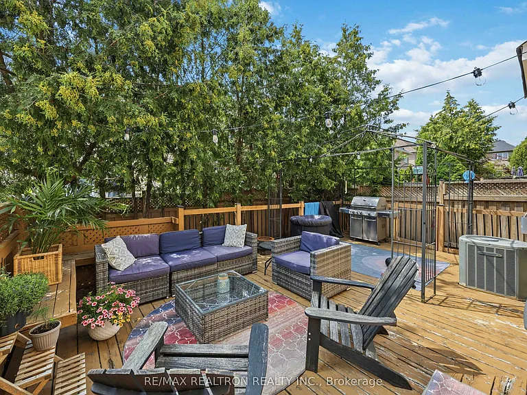23 Amberty St — Photo 30
