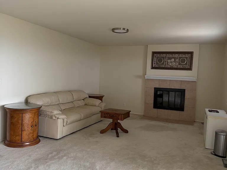 389 Crestmont Dr #B — Photo 10