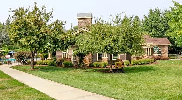 Oak Park Village Apartments — Photo 8