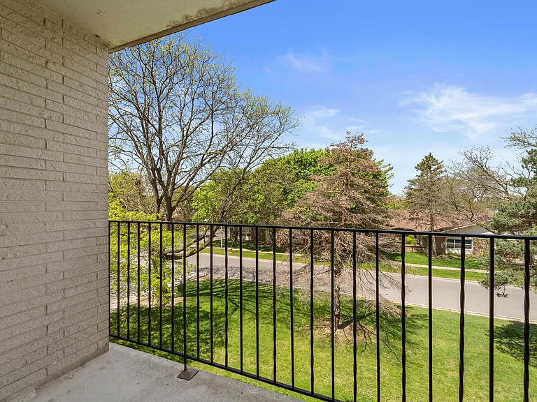 100 McFarlane Ave — Photo 9