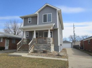 28026 Elmdale St, Saint Clair Shores, MI 48081