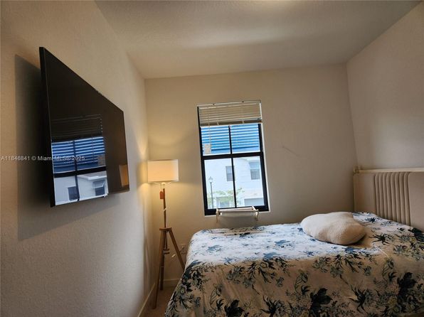 880 NW 3rd Way #880
