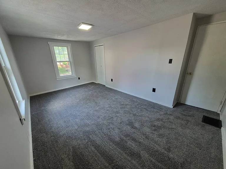 47 N Main St — Photo 4
