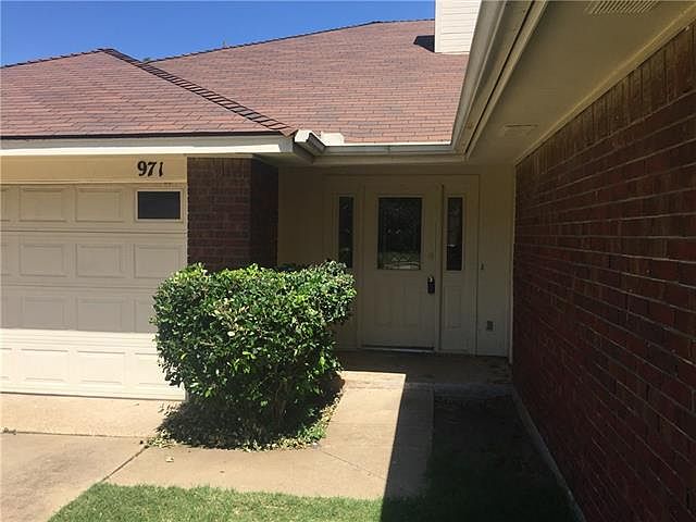 1st image of 971 Holly Ln