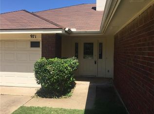 971 Holly Ln, Cedar Hill, TX 75104
