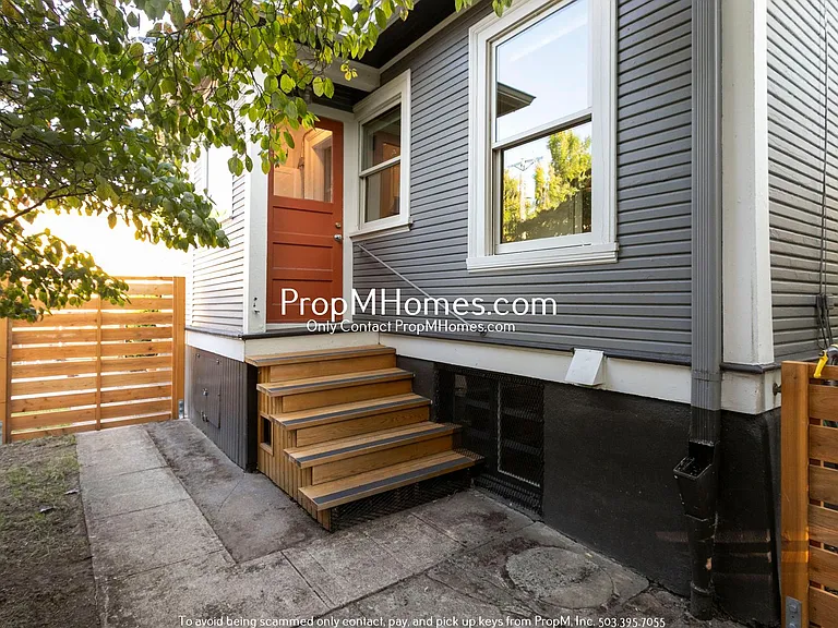 2233 SE Taylor St — Photo 15