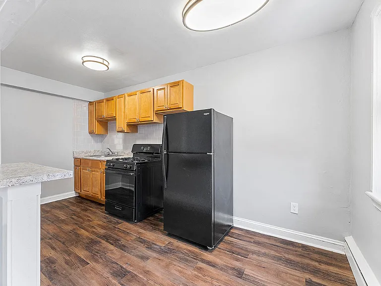 Girard Court Apartments — Photo 6