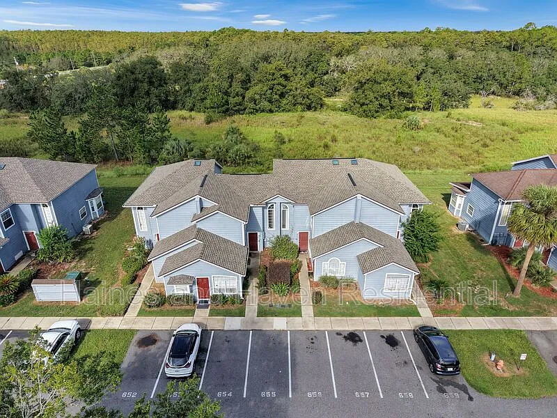 3 bed, 3.0 bath, 1364 sqft, $1,700 — Photo 2