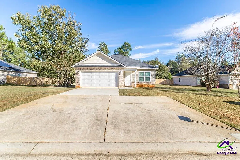 3 bed, 2.0 bath, 1280 sqft, $1,795 — Photo 3