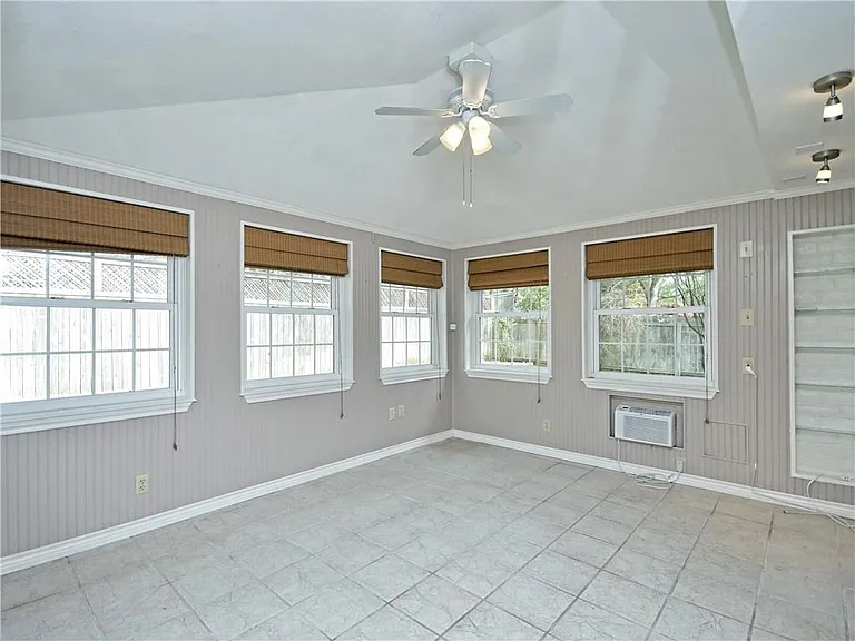 11502 Toledo Dr — Photo 16
