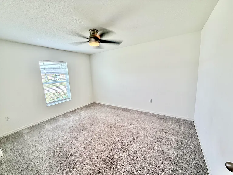 692 SW Hamberland Ave — Photo 7