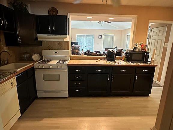3rd image of 9926 Duke Dr