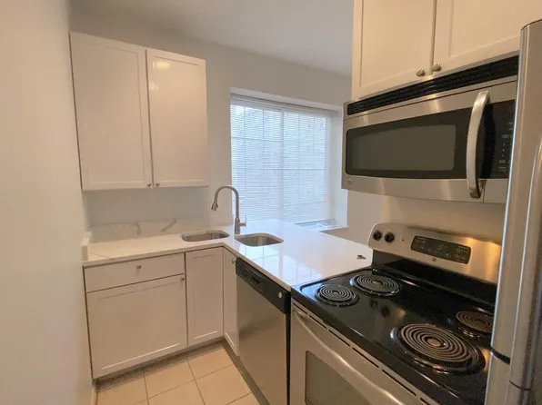 2714 Quarry Rd NW APT 105, Washington, DC 20009