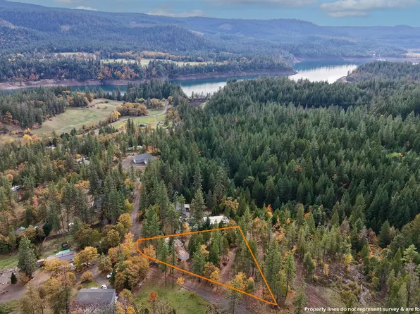 121 Horse Ranch Rd, Prospect, OR 97536