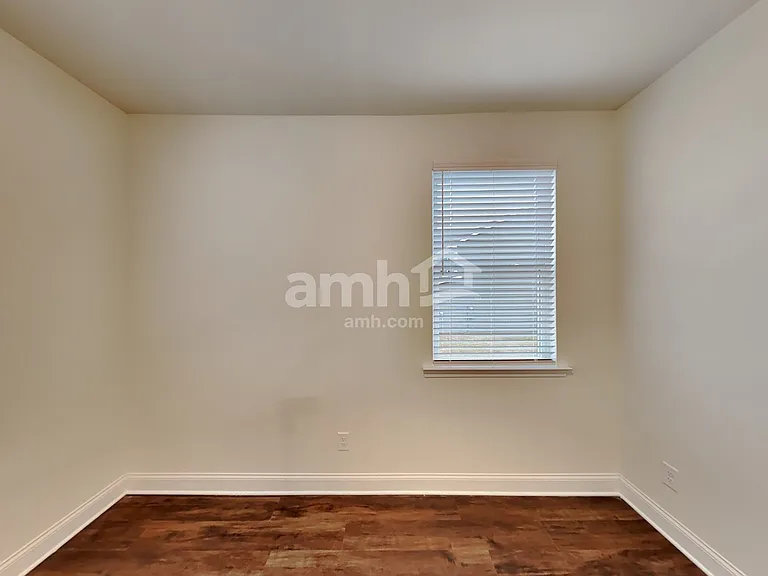 290 Willow Ln — Photo 5