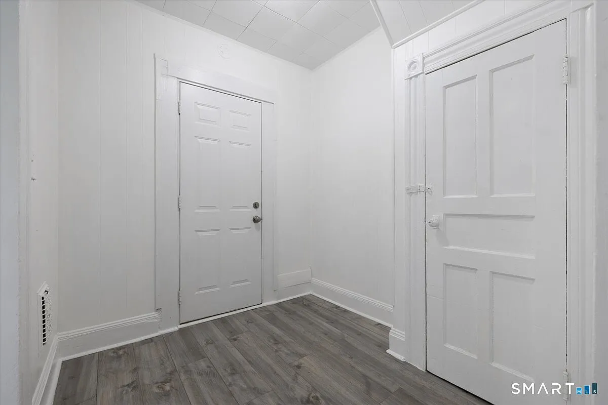 3 bed, 1.0 bath, 1141 sqft, $2,500 — Photo 3