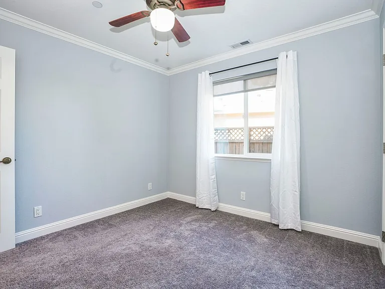 1621 Huron Ave — Photo 29