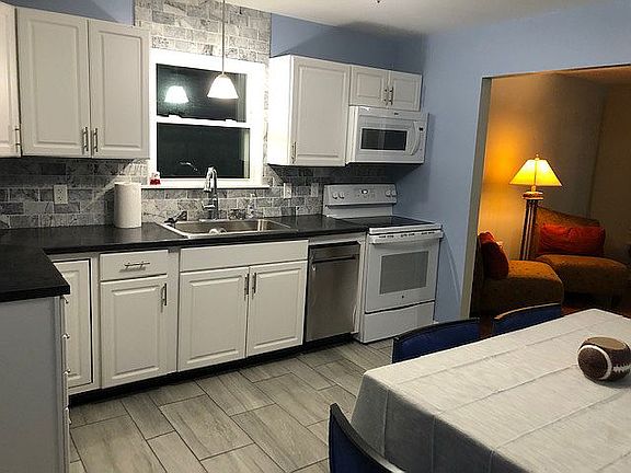 3rd image of 1531 Silver Ln